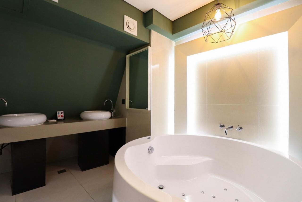 Hotel Shinchon Wol *